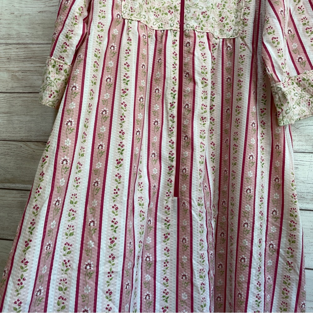 VINTAGE‎ GO SOFTLY COTTAGECORE ROBE/HOUSE DRESS IN FLORAL PRINT - Picture 3 of 8